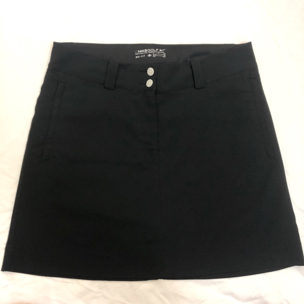 🏌️‍♀️Nike Dri-fit golf skort. Sz6 blk like new!